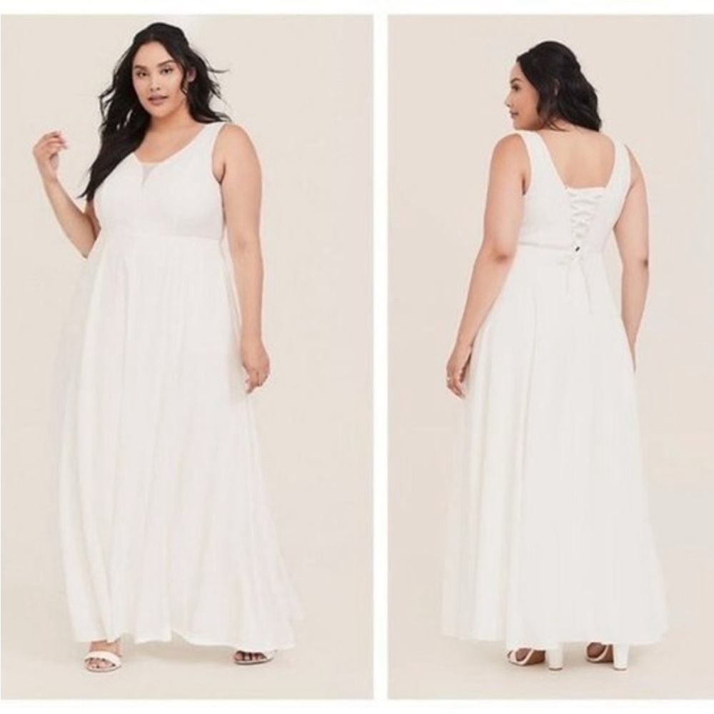 Torrid Sleeveless Sweetheart Maxi Dress Ivory Wedding Bridal Gown Size 12 NWT